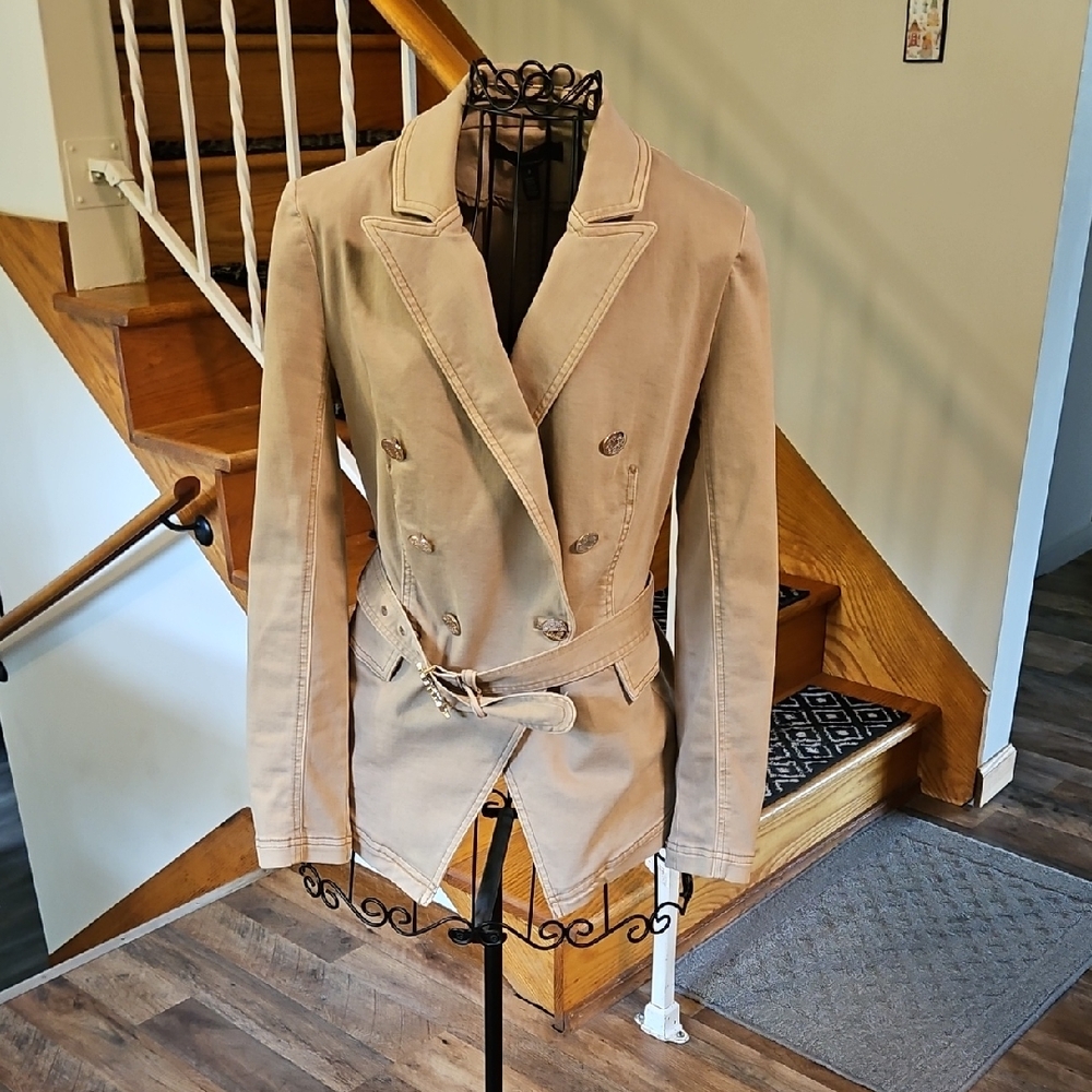 👚White House Black Market Beige Blazer